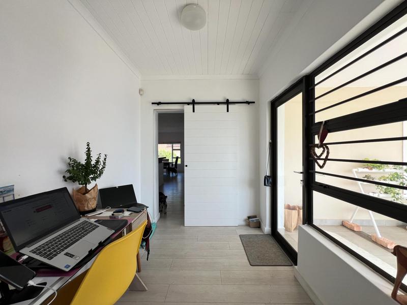 6 Bedroom Property for Sale in Rooi Els Western Cape